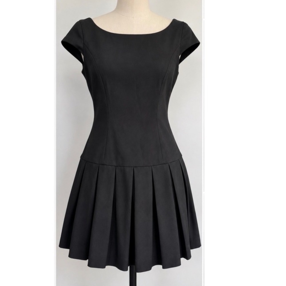 Sunday Best Aritzia Black Pleated Mini Dress Cap Sleeve Scoop Neck 12